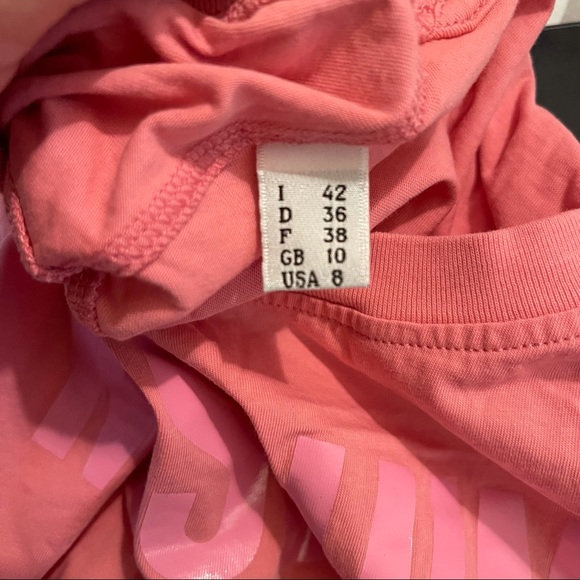 Authentic moschino t shirt, light stain on the N, barely noticeable. - Picture 6 of 8